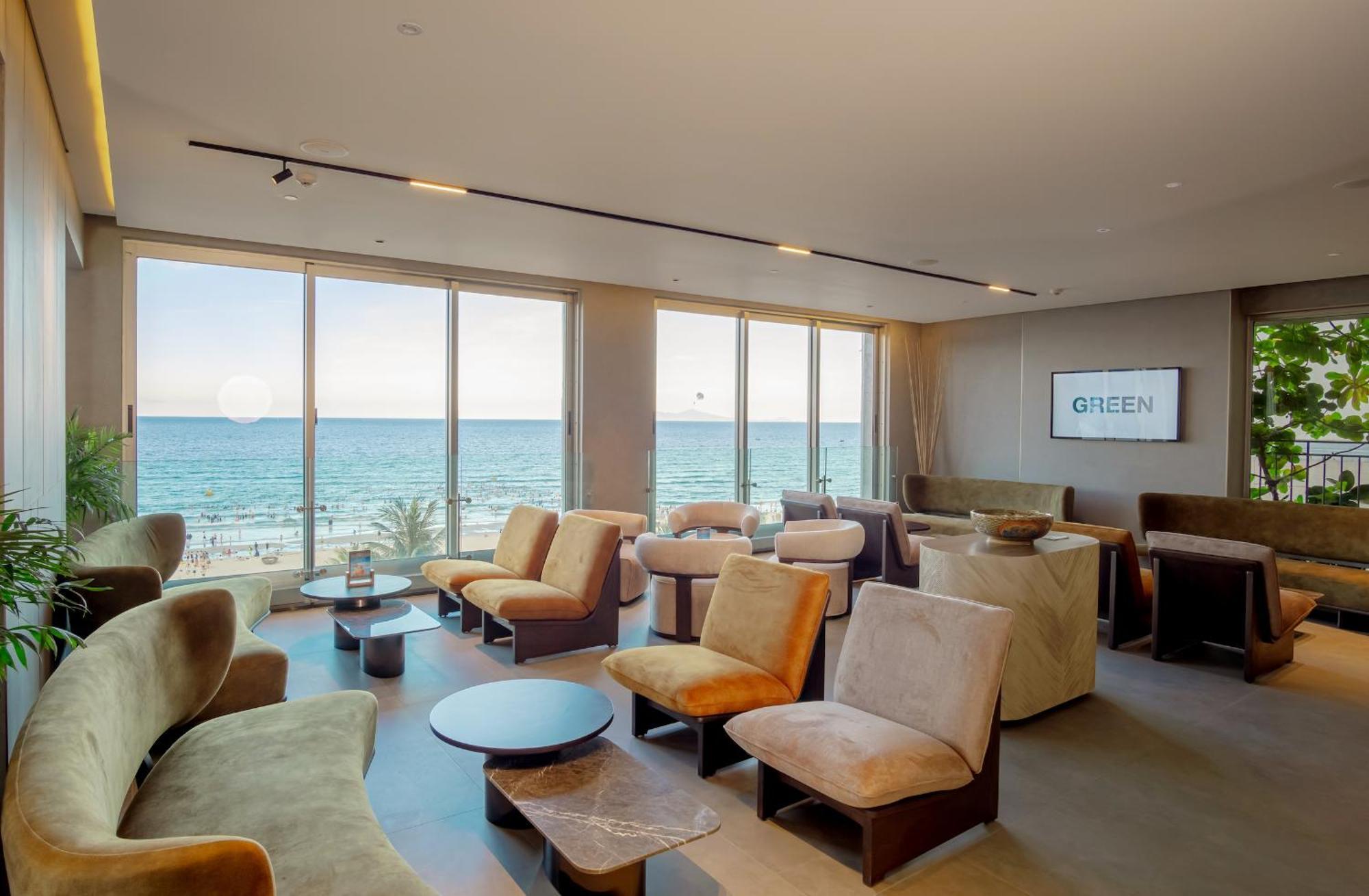 M Hotel Danang المظهر الخارجي الصورة Club Lounge at Tel Aviv airport