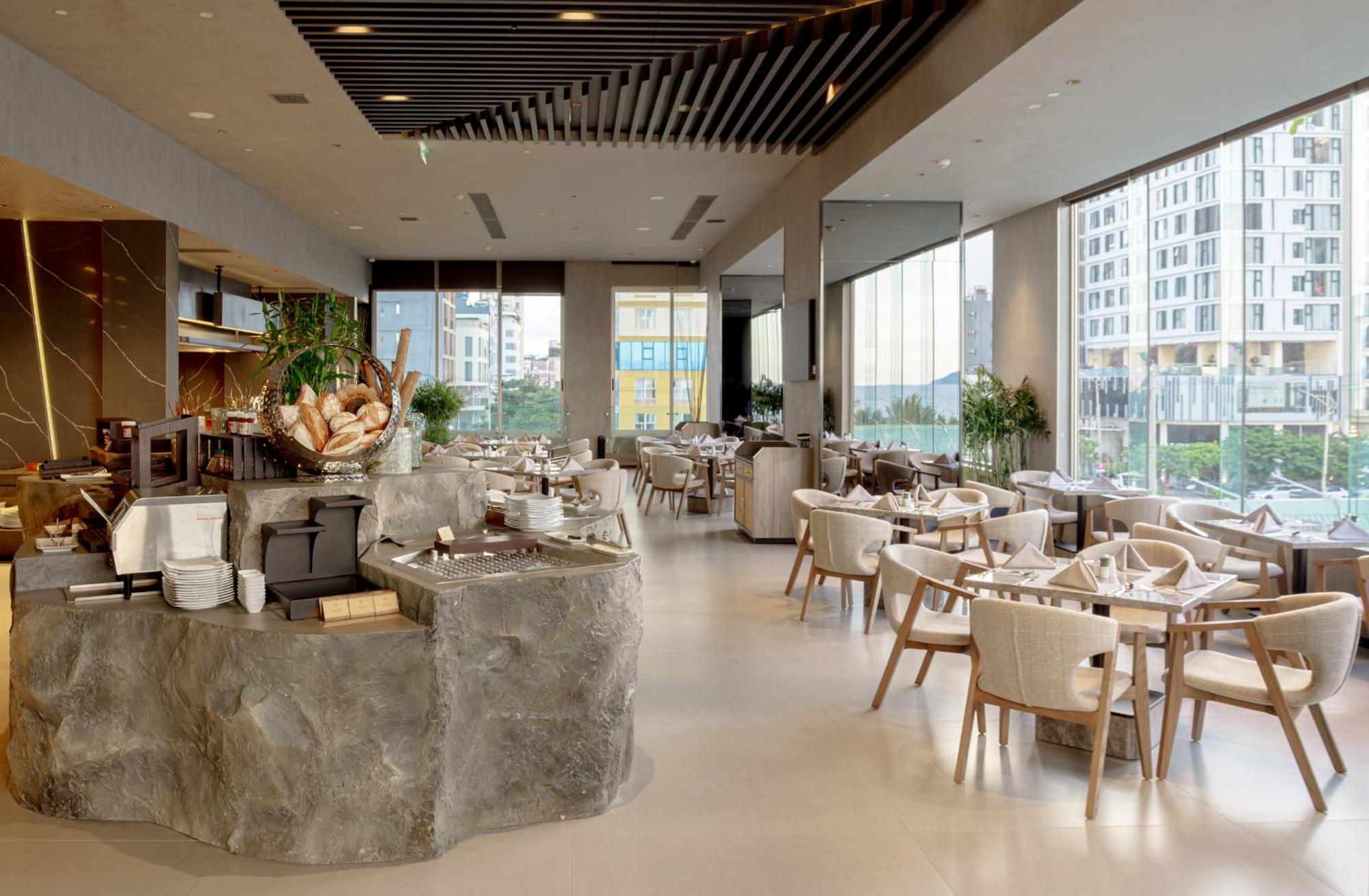 M Hotel Danang المظهر الخارجي الصورة The restaurant