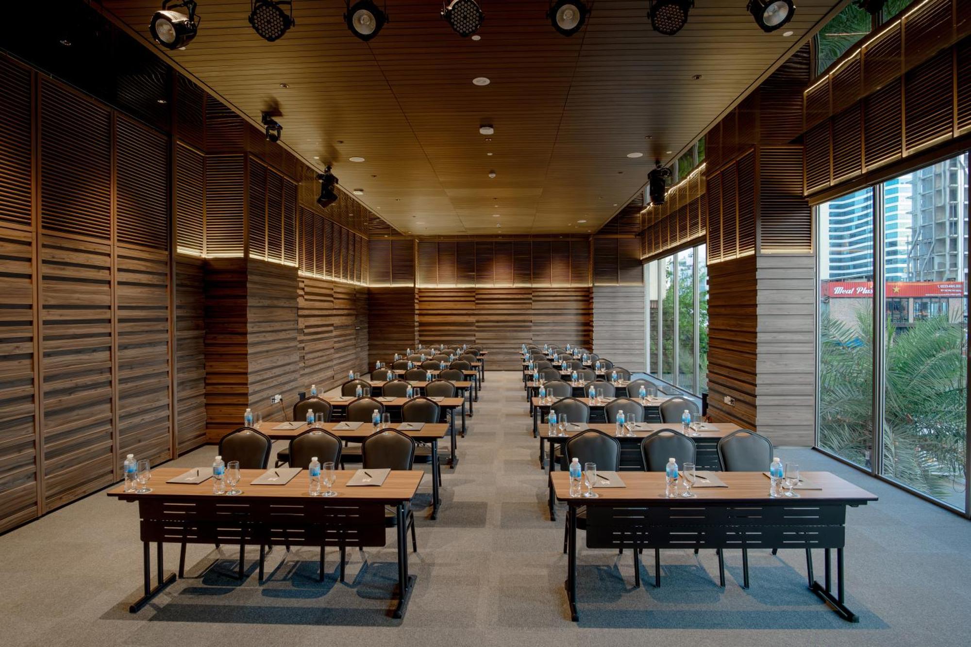 M Hotel Danang المظهر الخارجي الصورة The interior of the conference room
