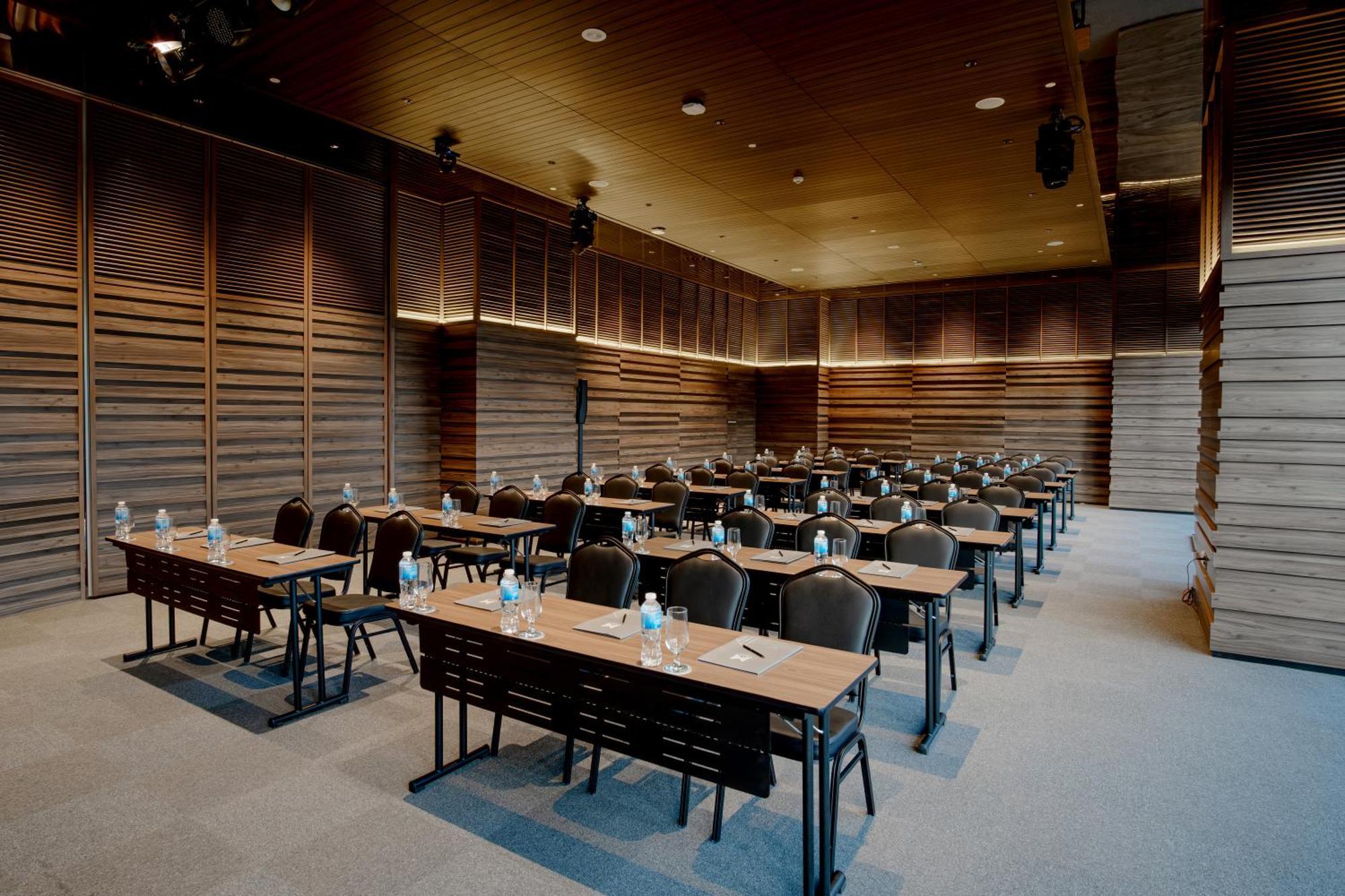 M Hotel Danang المظهر الخارجي الصورة The interior of the conference room