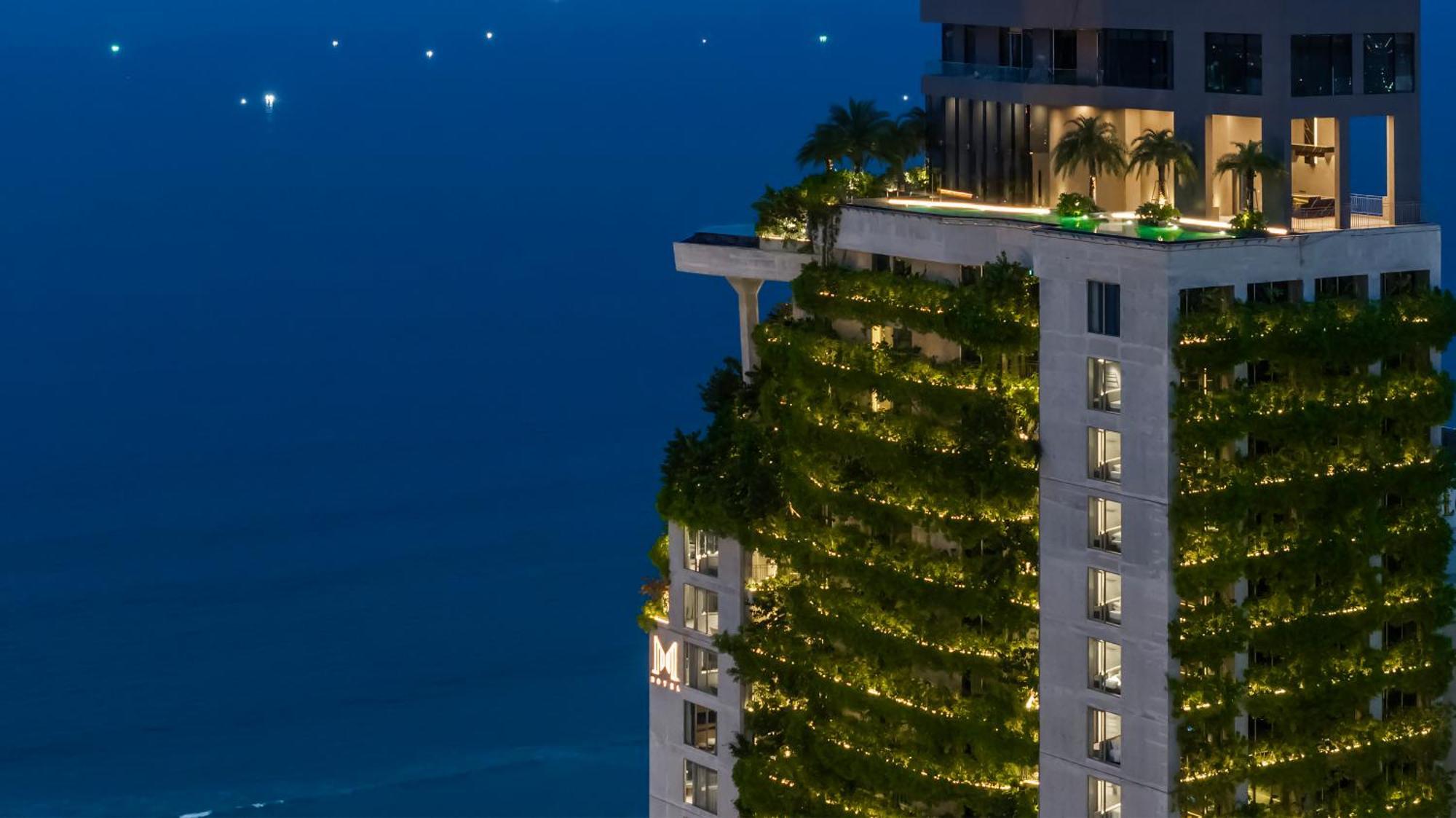 M Hotel Danang المظهر الخارجي الصورة The vertical forest at night